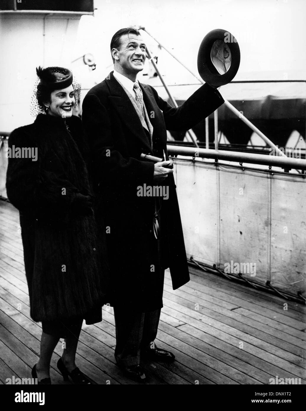 Nov. 10, 1933 - New York, NY, U.S. - Actor GARY COOPER (1901-61) traveling with his wife VERONICA ROCKY BALFE. (Credit Image: © KEYSTONE Pictures USA/ZUMAPRESS.com) Stock Photo