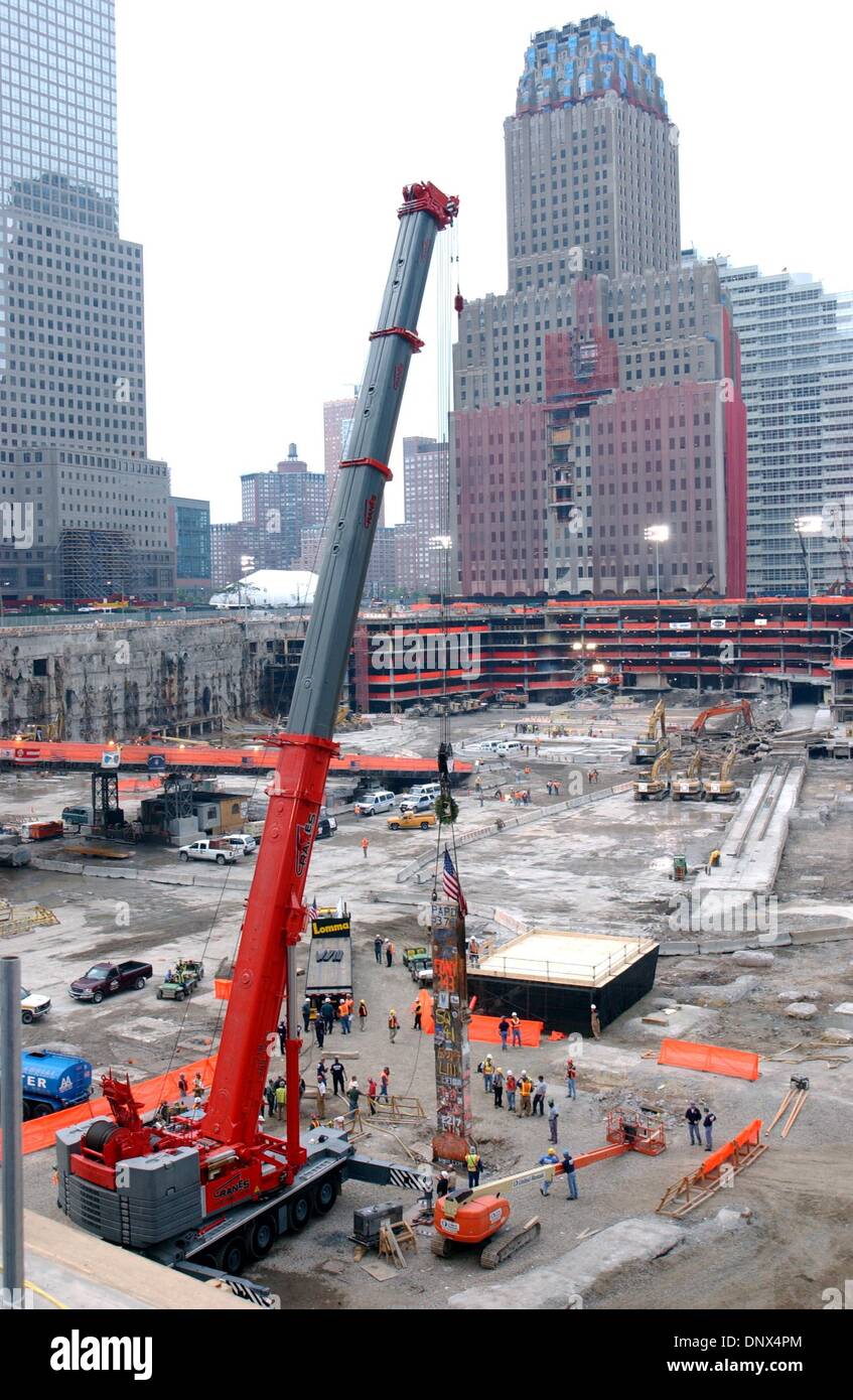 GROUND - ZERO Conflagration〜 炎上 Ironworker cutting steel beam at Ground Zero - Village