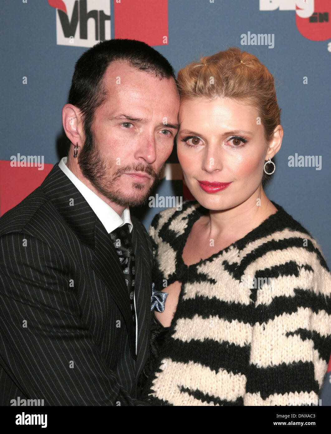 Dec 03, 2005; Los Angeles, CA, USA; Musician SCOTT WEILAND and wife