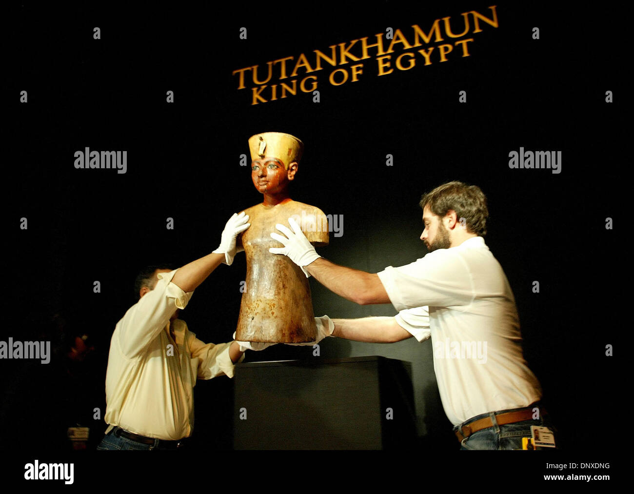 Bust of king tutankhamun hires stock photography and images Alamy
