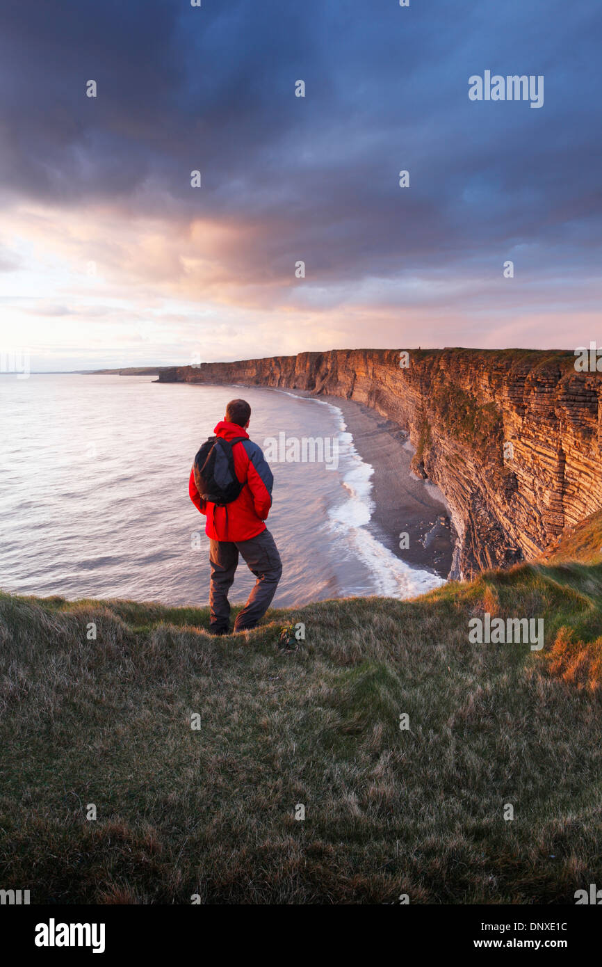 Walker at Nash Point on the Wales Coast Path. Glamorgan Heritage Coast. Vale of Glamorgan. Wales. UK. Stock Photo