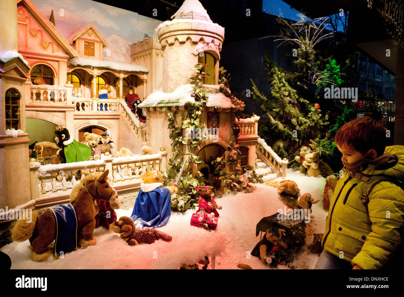 Christmas toy shop window hi-res stock photography and images - Alamy