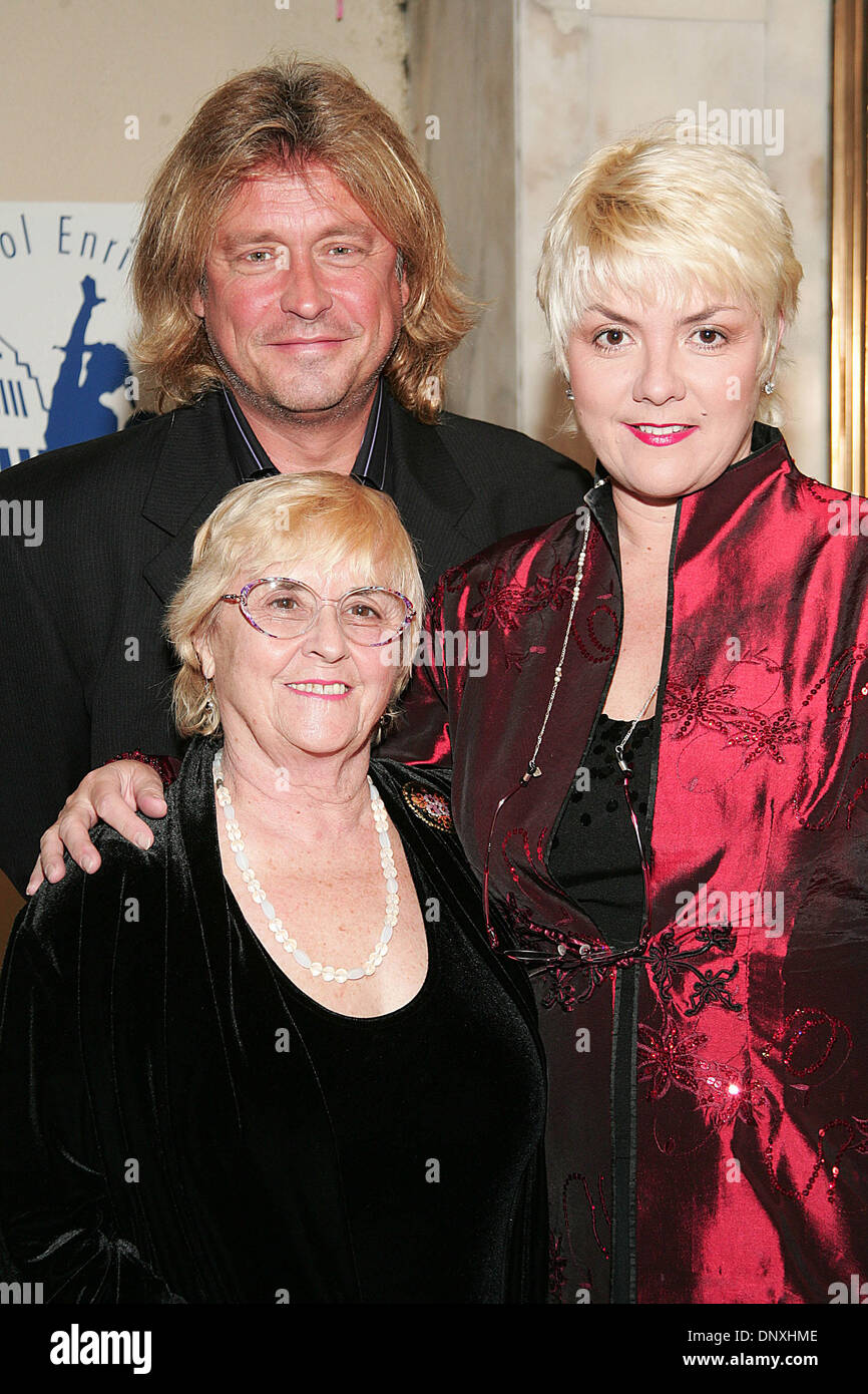 Ruth Mccartney Ruth mccartney hi-res stock photography and images - Alamy