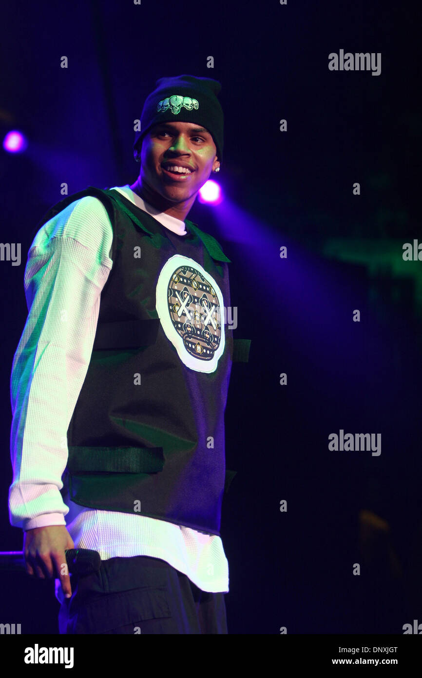 Chris brown performing madison square hi-res stock photography and ...