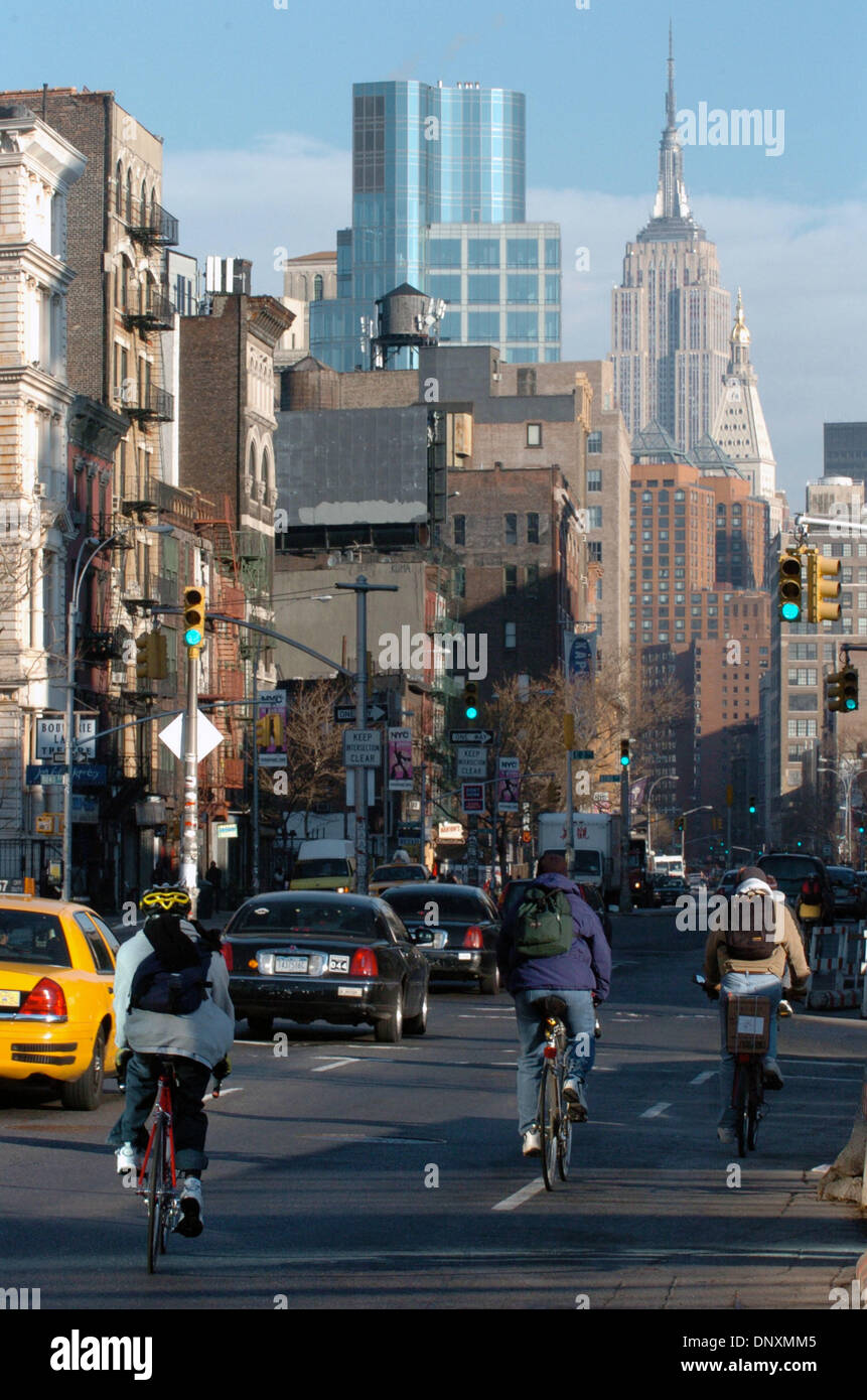 Dec 22, 2005; Manhattan, New York, USA; Cyclists head uptown along the Bowery with the Empire State Building in the background on the third day of the transit strike. Unable to reach an agreement with the Metropolitan Transportation Authority, NYC's 33,000 transit workers represented by Transport Workers Union Local 100 President Roger Toussaint walked off the job at 3 a.m. Decembe Stock Photo