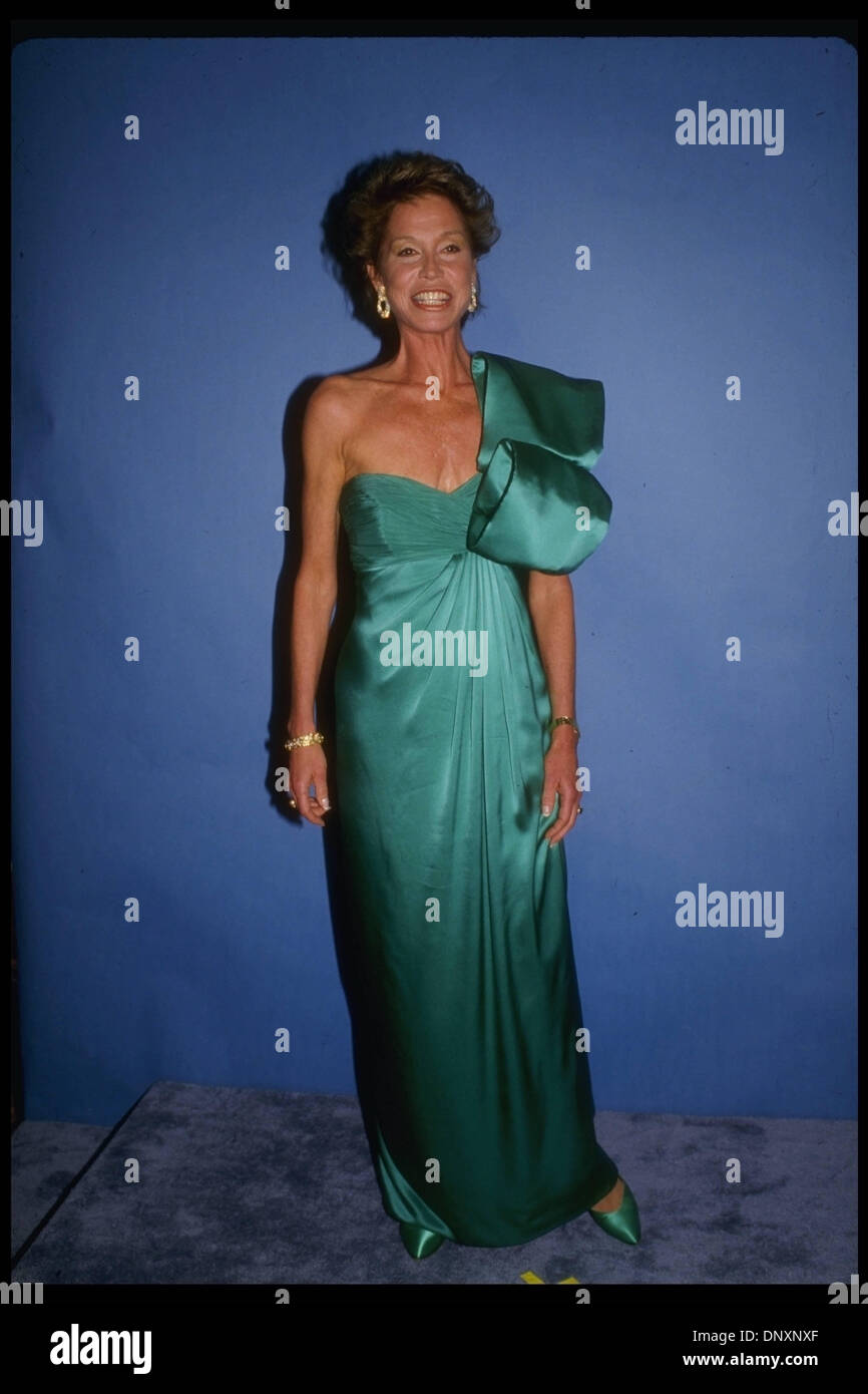 MARY TYLER MOORE in an undated photo. (Michelson-Roger Karnbad/date  unknown)Michelson/ZUMA Press Stock Photo - Alamy