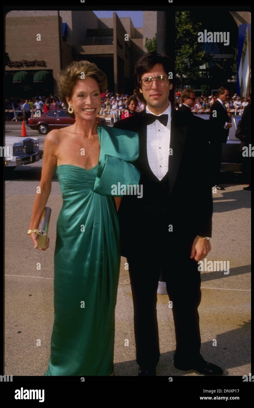 Hollywood, CA, USA;  Actress MARY TYLER MOORE and husband ROBERT LEVINE are shown in an undated photo.  (Michelson-Roger Karnbad/date unknown) Mandatory Credit: Photo by Michelson/ZUMA Press. (©) Copyright 2006 Michelson Stock Photo