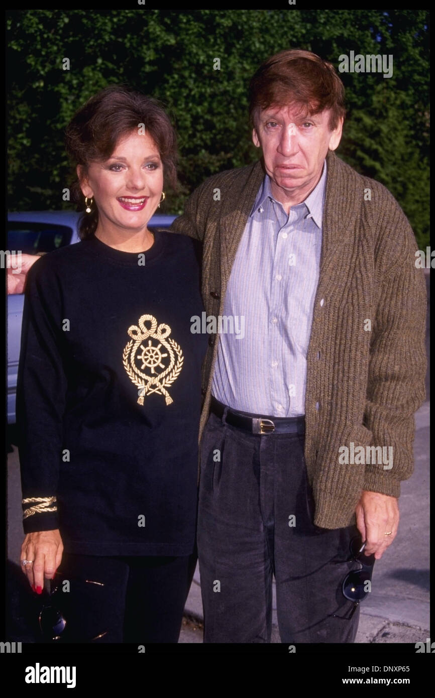 Hollywood, CA, USA;  'Gilligan's Island' co-stars, BOB DENVER 'Gilligan,' and DAWN WELLS 'Mary Ann' in an undated photo.  (Michelson/date unknown) Mandatory Credit: Photo by Michelson/ZUMA Press. (©) Copyright 2006 Michelson Stock Photo