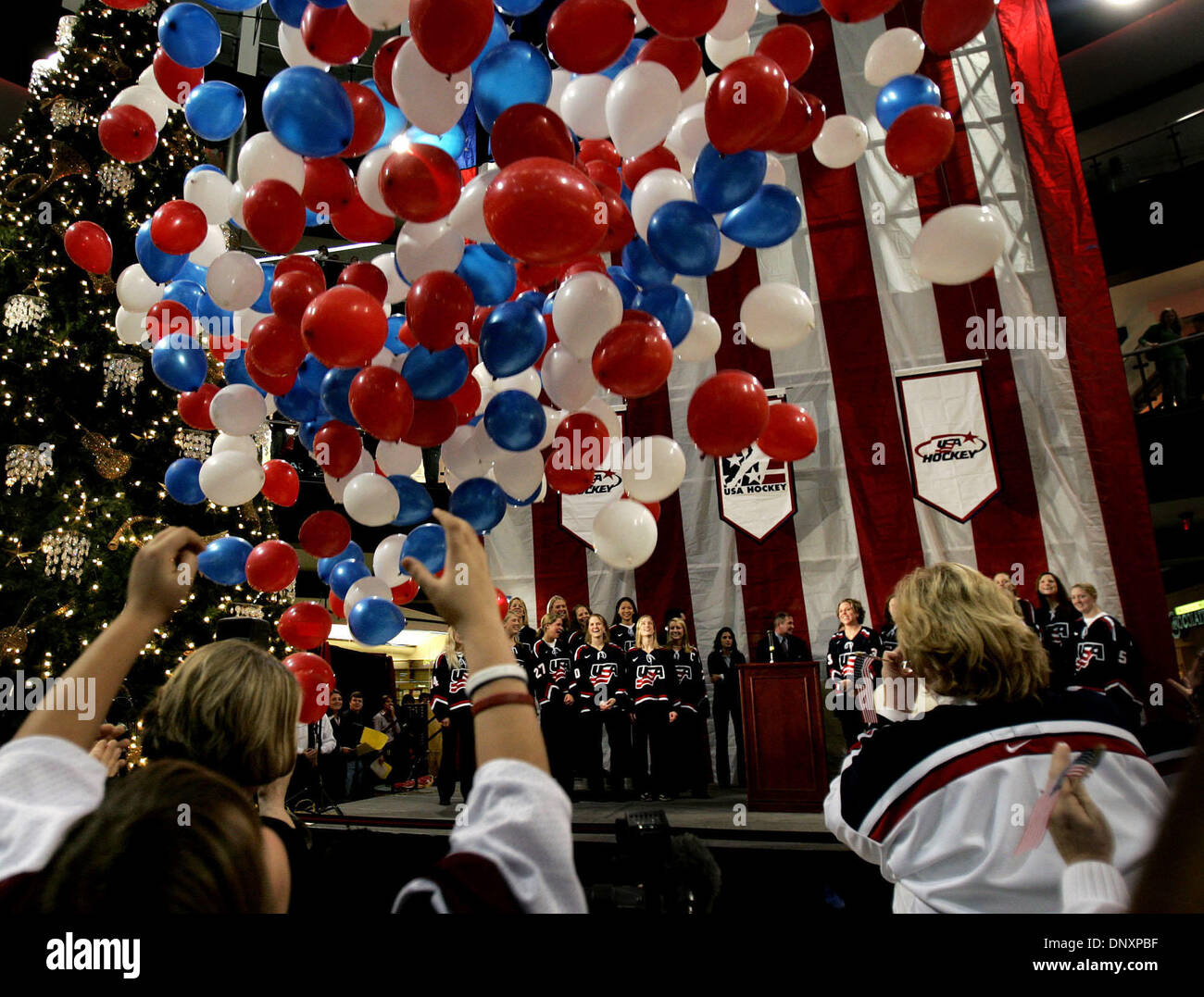 Dec 27 2005 Minneapolis Mn Usa Fans Celebrate As Balloons