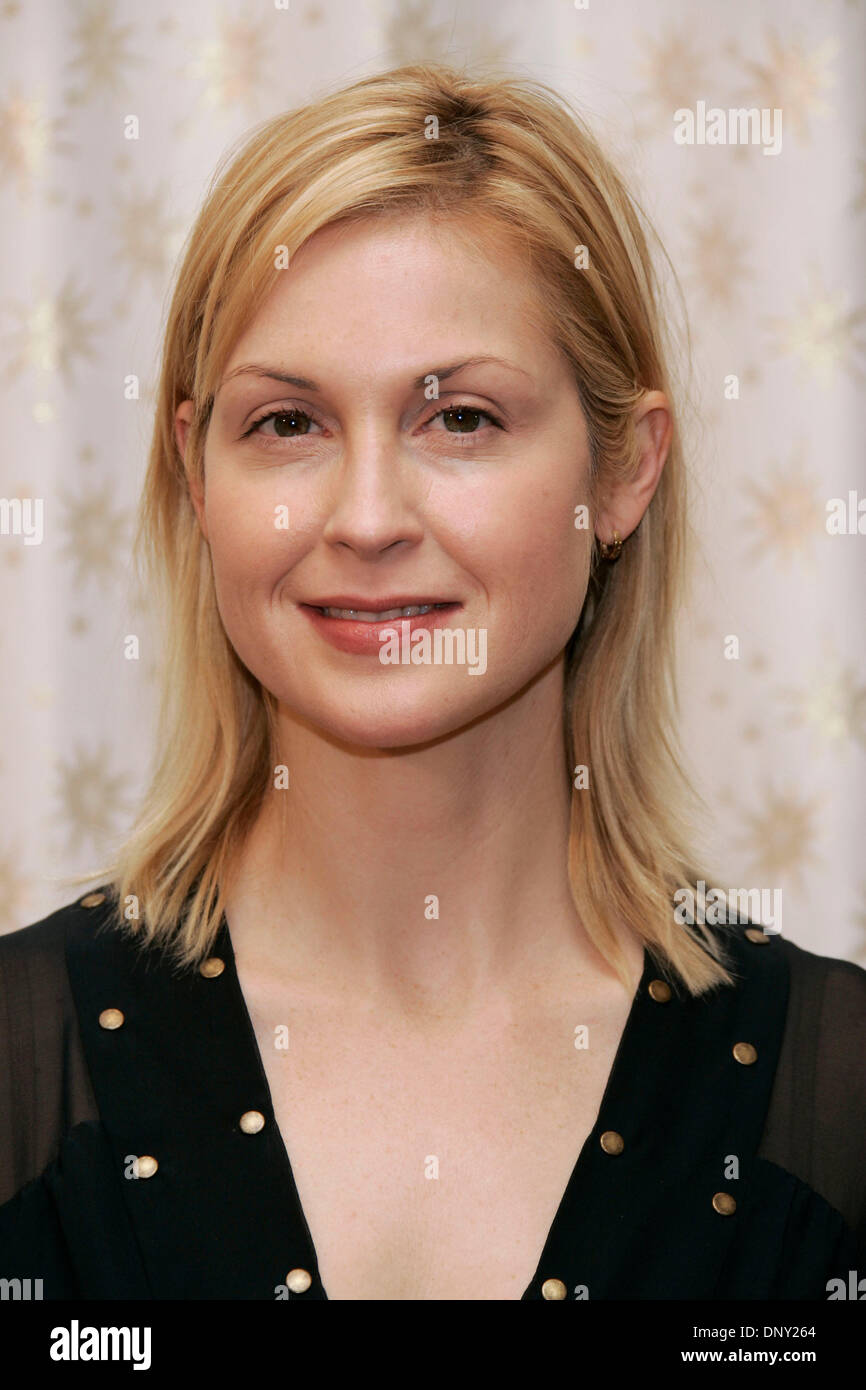 Jan 12, 2006; Beverly Hills, California, USA; Actress KELLY RUTHERFORD at the 5th Annual Awards Season Diamond Fashion Show Preview held at the Beverly Hills Hotel. Mandatory Credit: Photo by Lisa O'Connor/ZUMA Press. (©) Copyright 2006 by Lisa O'Connor Stock Photo
