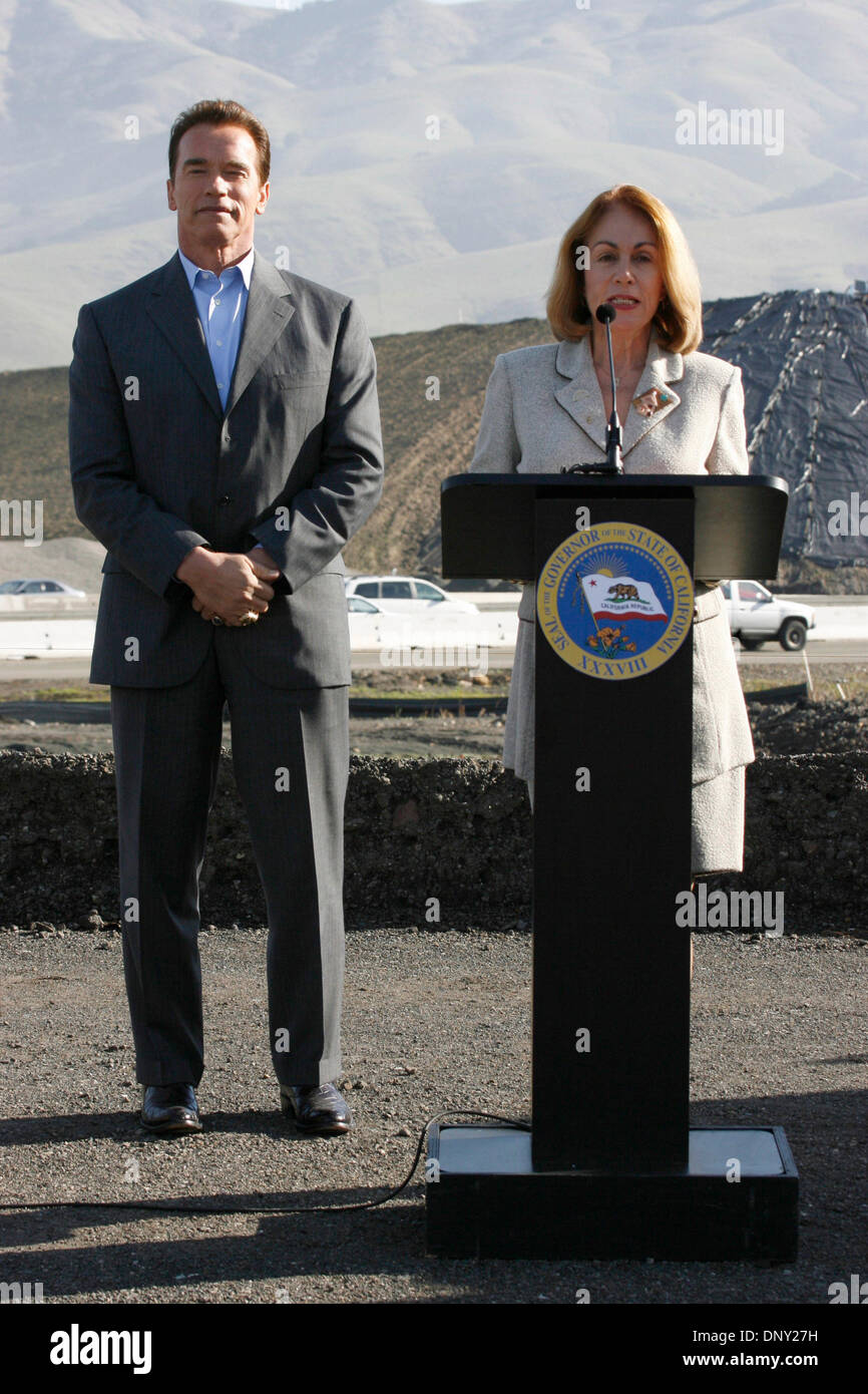 Governor arnold schwarzenegger 2006 hi-res stock photography and images