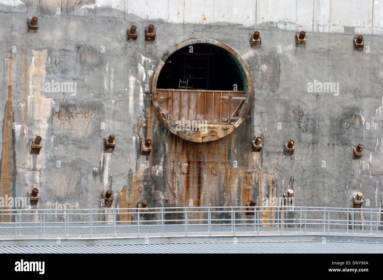 Jan 19, 2006; New York, NY, USA; The bathtub wall above the NJ PATH