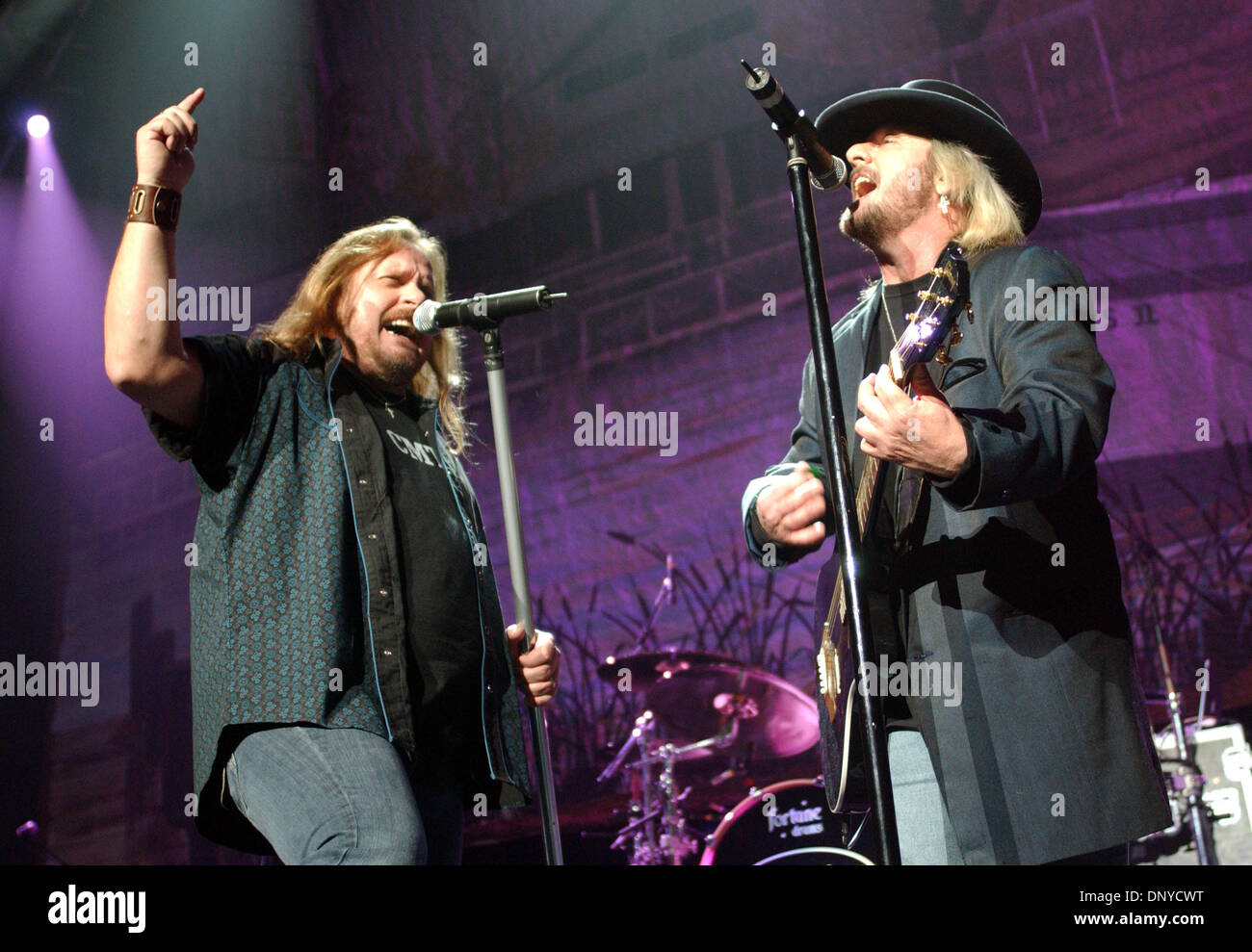 Jan 27, 2006; Columbia, SC, USA; Musicians VAN ZANT perform live as
