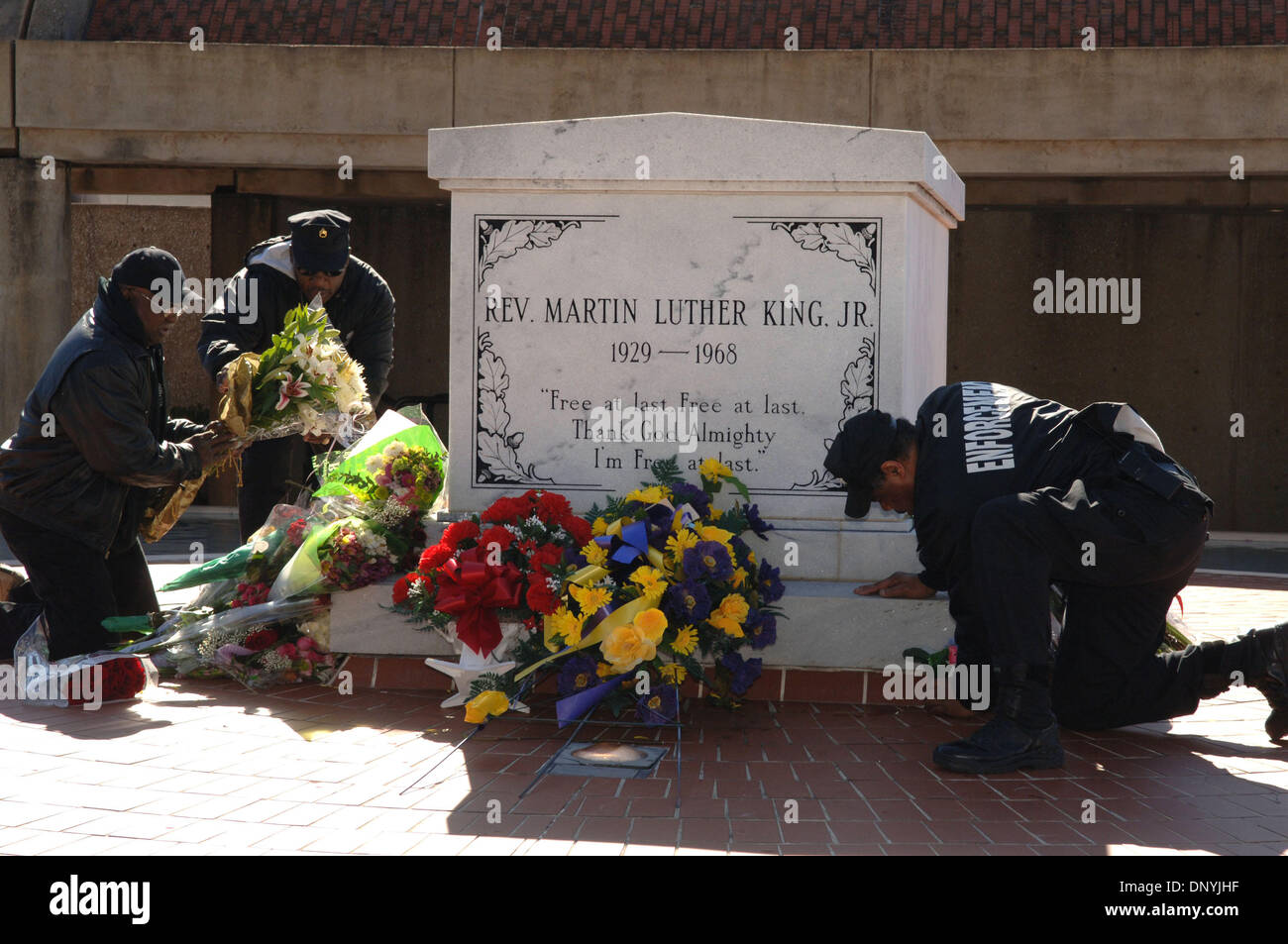 Jan 31, 2006; Atlanta, GA, USA; Security Guards arrange flowers at MLK tomb in Atlanta that were left in tribute to Coretta Scott King, who died yesterday.  C O R E T T A   S C O T T   K I N G  ( A p r i l   2 7 ,   1 9 2 7 - J a n u a r y   3 0 ,   2 0 0 6 )   w a s   t h e   w i f e   o f   t h e   s l a i n   c i v i l   r i gh t s   a c t i v i s t   M a r t i n   L u t h e r   Stock Photo