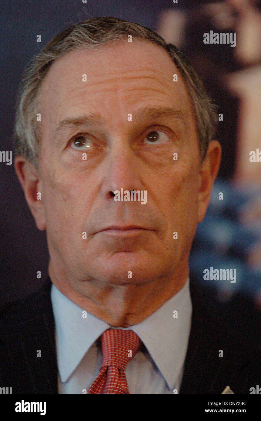Feb 15, 2006; Manhattan, NY, USA; NY PAPERS OUT. Mayor MICHAEL R. BLOOMBERG announces call for visionary ideas for the redevelopment of Governors Island in a press conference at the Battery Gardens Restaurant. Mayor Bloomberg announced the call for a Request For Proposal (RFP) to redevelop and preserve Governors Island, a 172-acre sanctuary in NY Harbor. Noted architect Santiago Ca Stock Photo