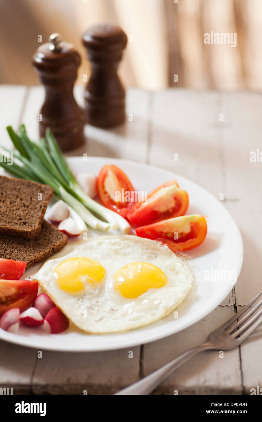 Egg food fried frying hires stock photography and images Alamy