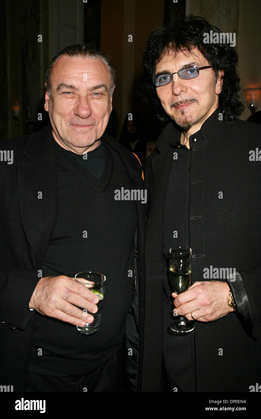 Mar 13 06 New York New York Usa Black Sabbath Original Members Drummer Bill Ward Left And Guitarist Tony Iommi At The 06 Rock And Roll Hall Of Fame Ceremony The 21st Mar 13 06 New York New York Usa Black Sabbath Original Members Drummer Bill Ward Left And Guitarist Tony Iommi At The 06 Rock And Roll Hall Of Fame Ceremony The 21st