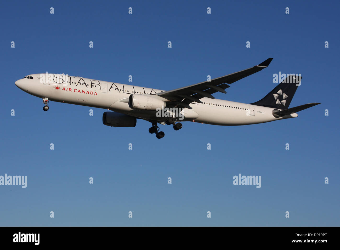 AIR CANADA STAR ALLIANCE AIRBUS A330 Stock Photo Alamy