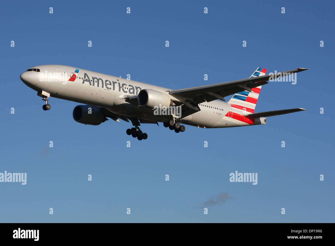 AMERICAN AIRLINES BOEING 777 200 Stock Photo - Alamy