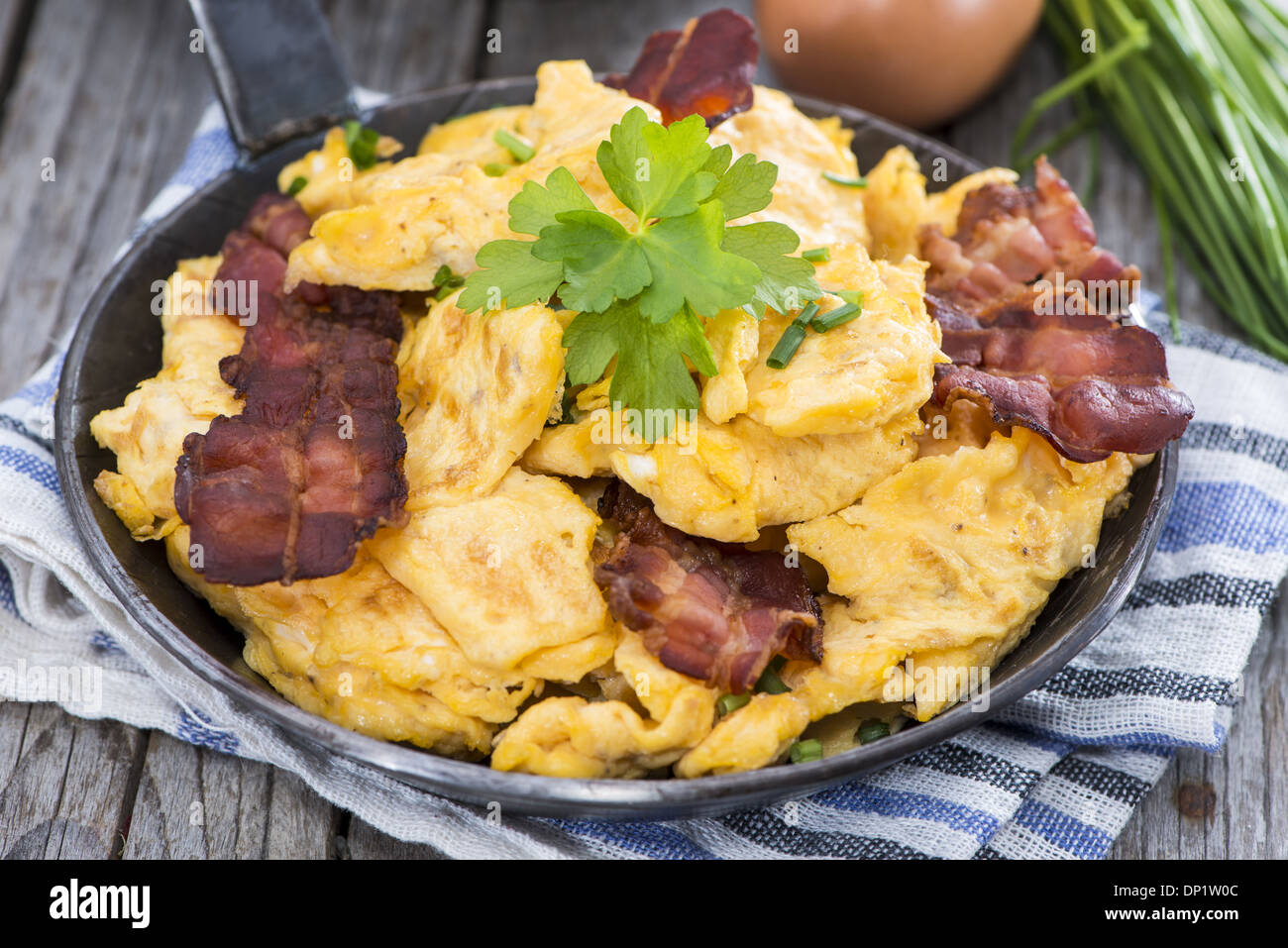 Scrambled eggs with chives hi-res stock photography and images - Alamy