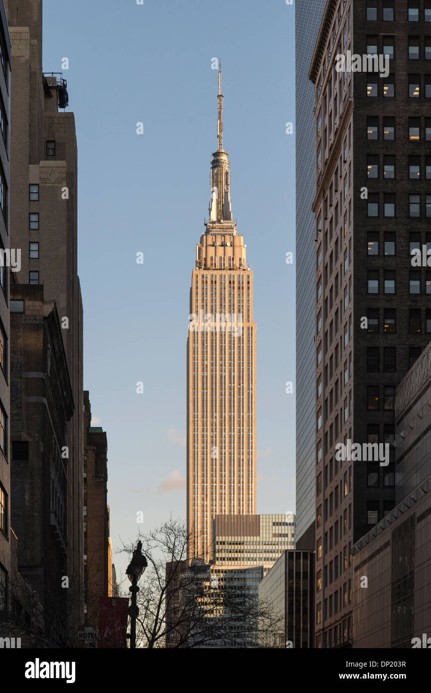 Empire state building art deco hi-res stock photography and images - Alamy