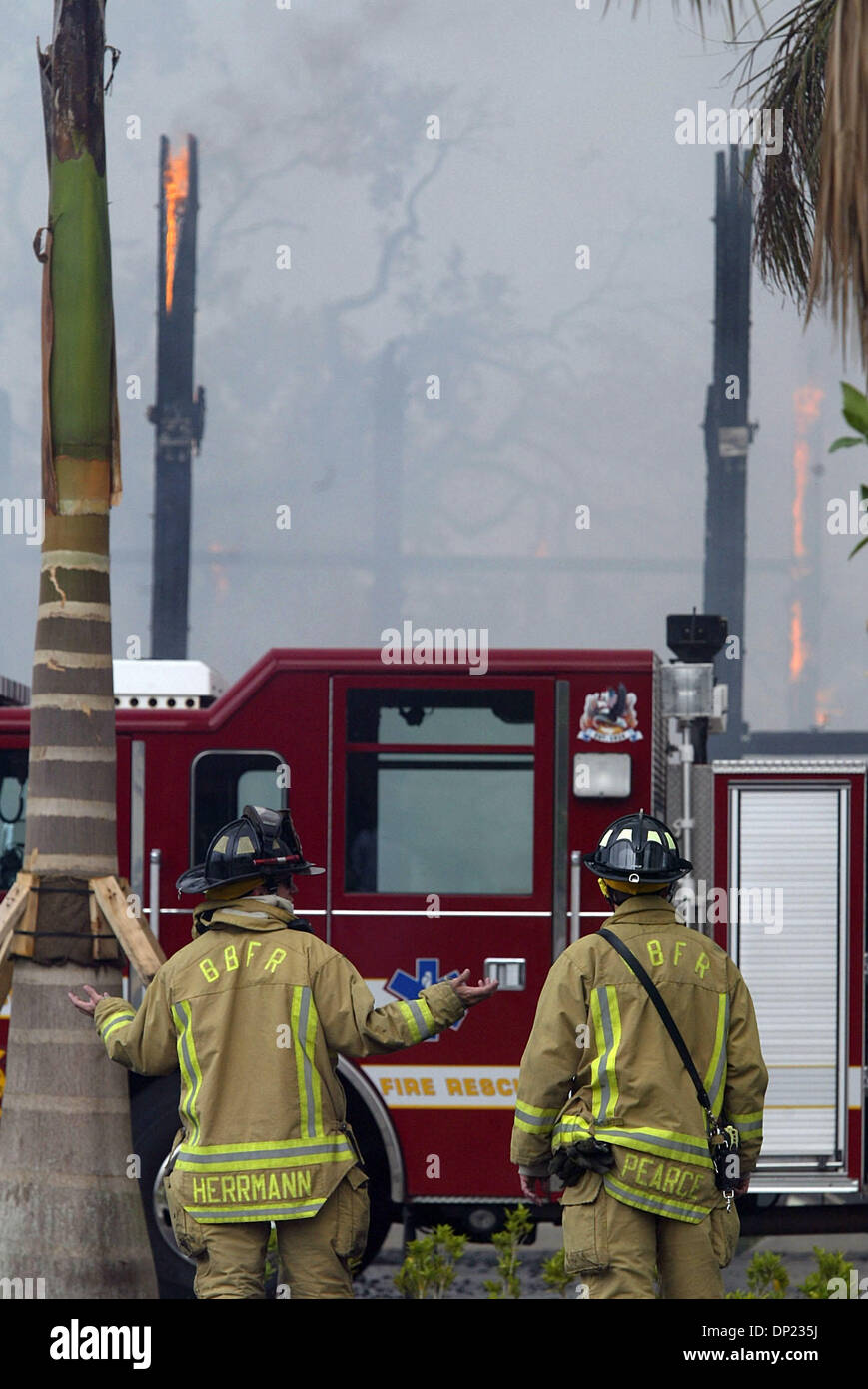 May 16, 2006; Boca Raton, FL, USA; Boynton Beach firefighters Lt. Ed Herrmann, left, and Mason Pearce watch as the support beams of the T-3 building on the Boca Raton Florida Atlantic University campus burn to the ground Tuesday, May 16, 2006. Units from Boca Raton, Delray Beach, Boynton Beach, Palm Beach County and Deerfield Beach responded to the blaze. The building dates from Wo Stock Photo