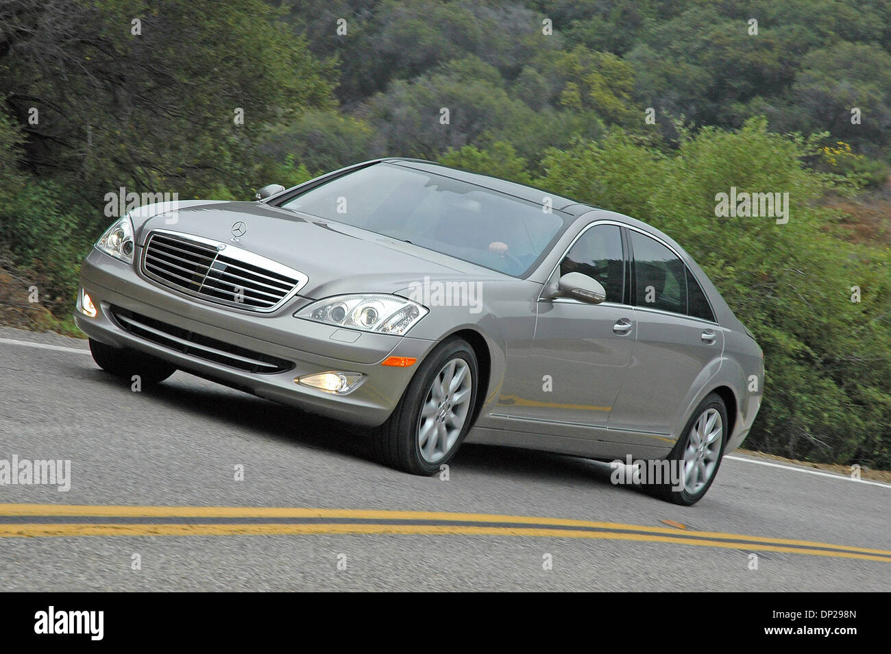 May 23 06 Los Angeles Ca Usa Mercedes Benz Introduces The All New 07 S550 The New S 550 Sports An All New Exterior And Interior And An All New 5 5 Liter V8 Generating