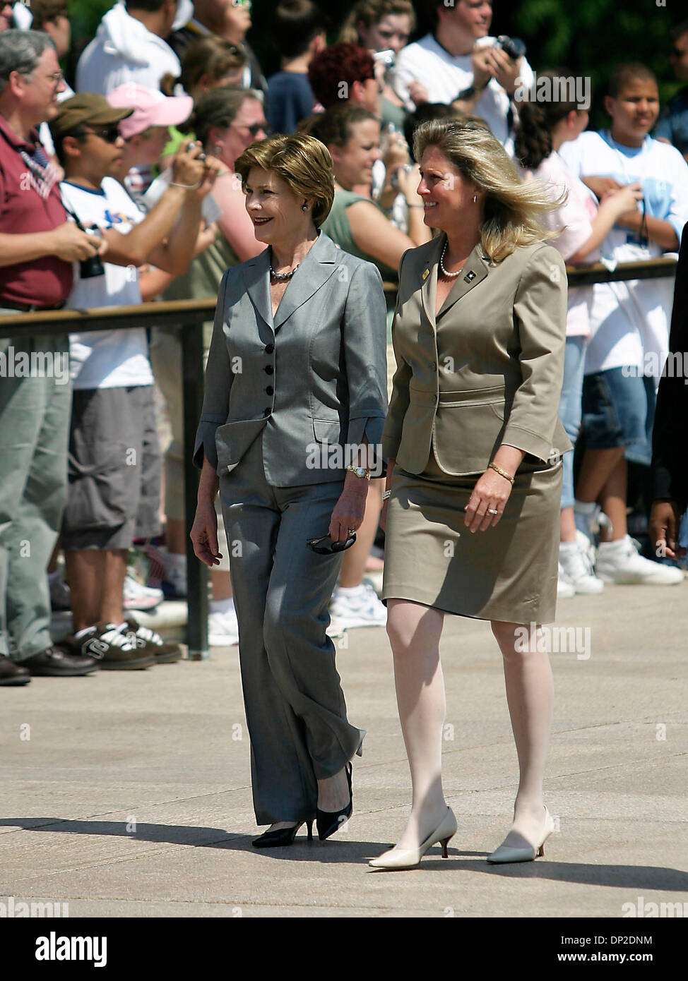 May 29, 2006; Arlington, VA, USA; First Lady, LAURA BUSH and wife of Major General Swan attend the wreath laying ceremony at the Tomb of the Unknown Solider in Arlington Cemetery in honor of Memorial Day. Mandatory Credit: Photo by James Berglie/ZUMA Press. (©) Copyright 2006 by James Berglie Stock Photo