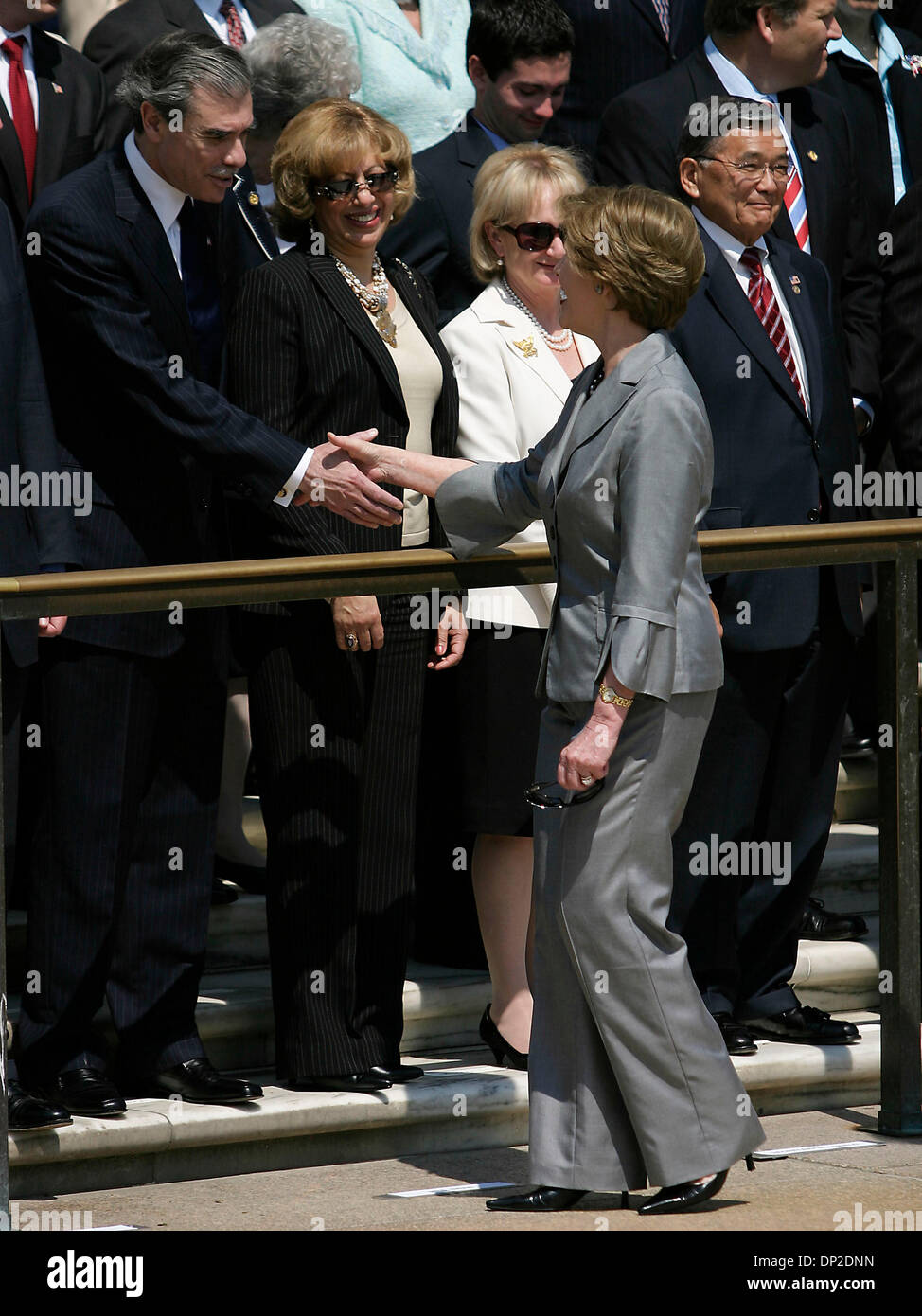 May 29, 2006; Arlington, VA, USA; First Lady, LAURA BUSH attends the wreath laying ceremony at the Tomb of the Unknown Solider in Arlington Cemetery in honor of Memorial Day. Mandatory Credit: Photo by James Berglie/ZUMA Press. (©) Copyright 2006 by James Berglie Stock Photo