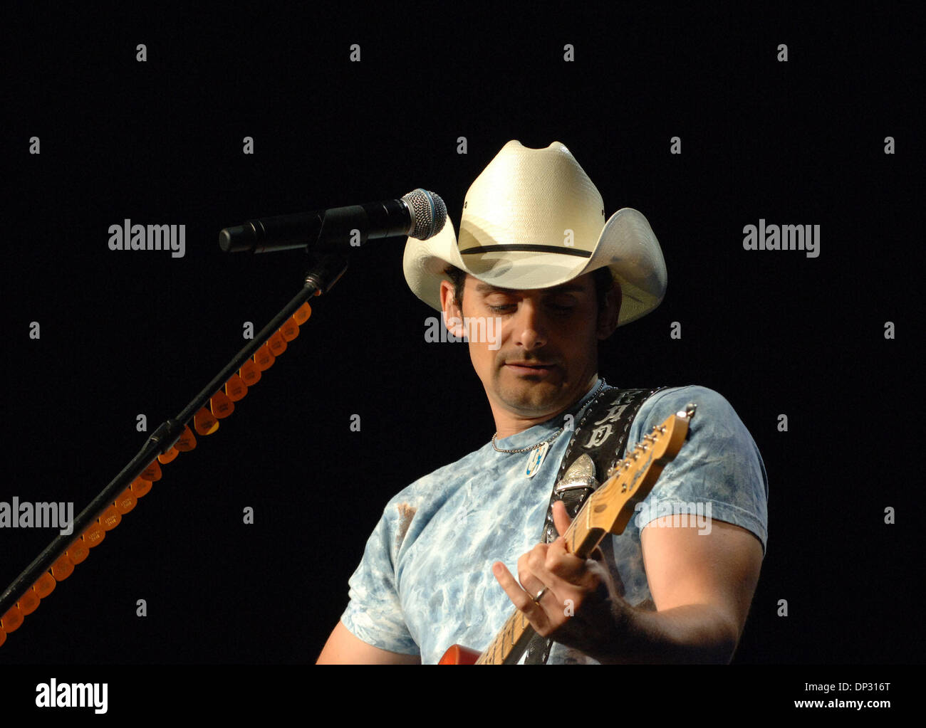 Virginia Country Singer Jun 15, 2006; Virginia Beach, VA, USA; Country singer BRAD PAISLEY ...