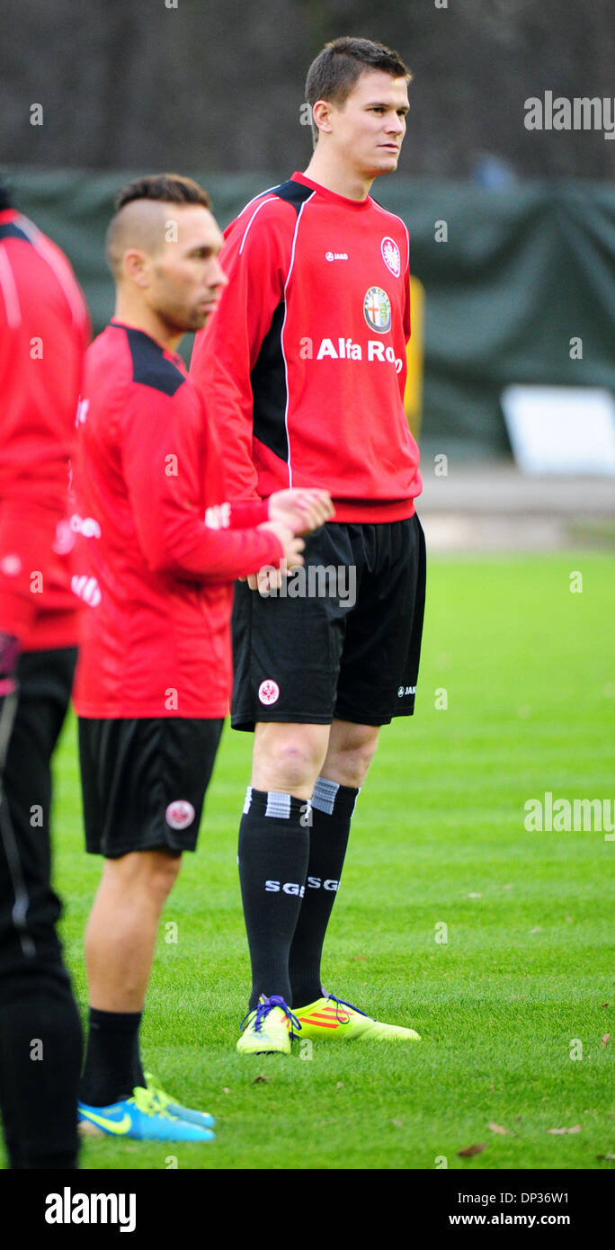 The new players of Eintracht Frankfurt, Tobias Weis (L) and Alexander Madlung, stand on the field during the first training of the team for the next Bundesliga season. Photo: Daniel Reinhardt/dpa Stock Photo