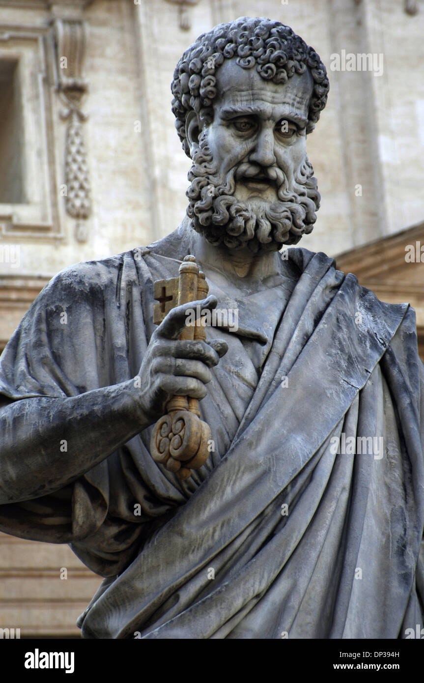 St. Peter’s statue. Sculpted from 1838-1840 by Giuseppe de Fabris (1790-1860). St. Peter's Square. Vatican City. Stock Photo