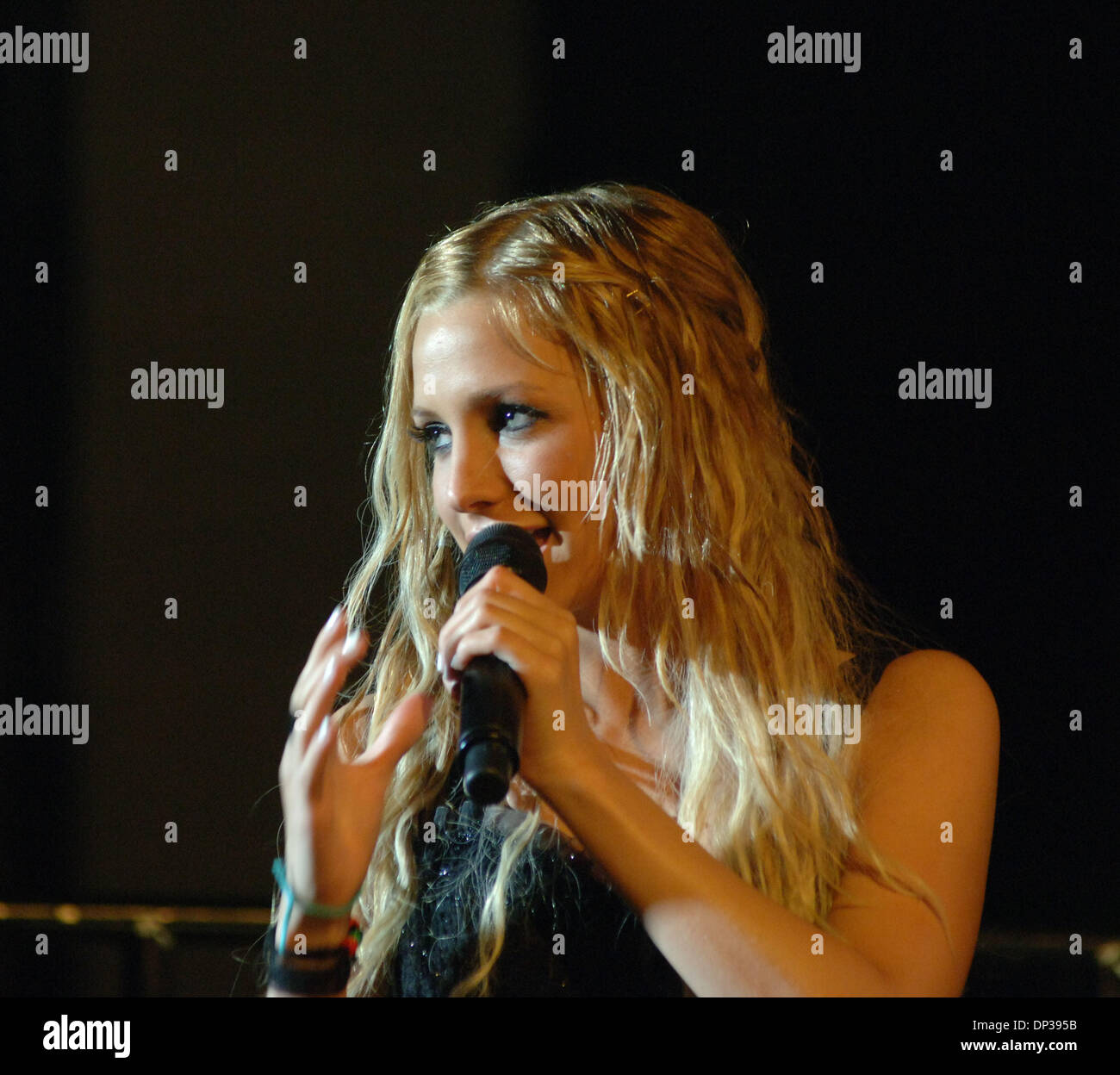 Ashlee simpson 2006 hi-res stock photography and images - Alamy