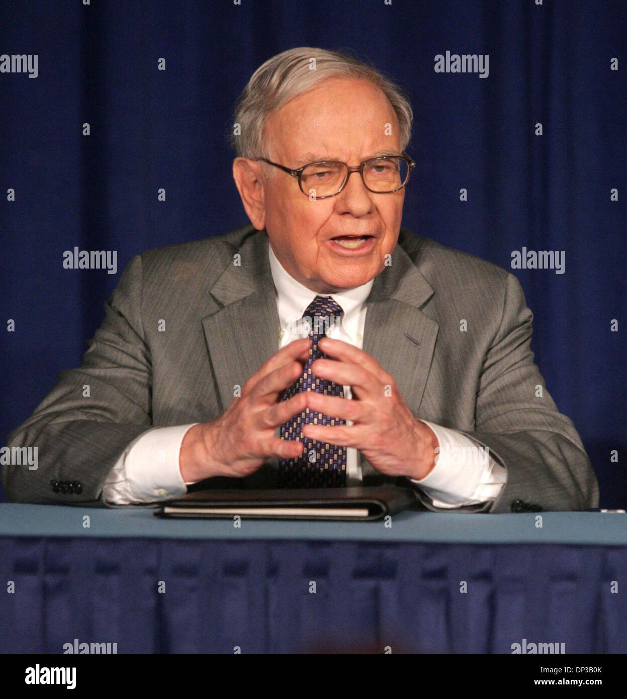 Warren buffett bill gates hi res stock photography and images Alamy Warren buffett bill gates hi res stock photography and images Alamy