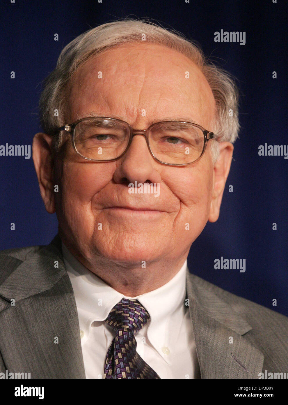 Warren buffett bill gates hi res stock photography and images Alamy Warren buffett bill gates hi res stock photography and images Alamy
