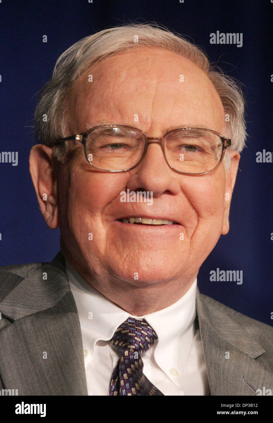 Warren buffett bill gates hi res stock photography and images Alamy Warren buffett bill gates hi res stock photography and images Alamy