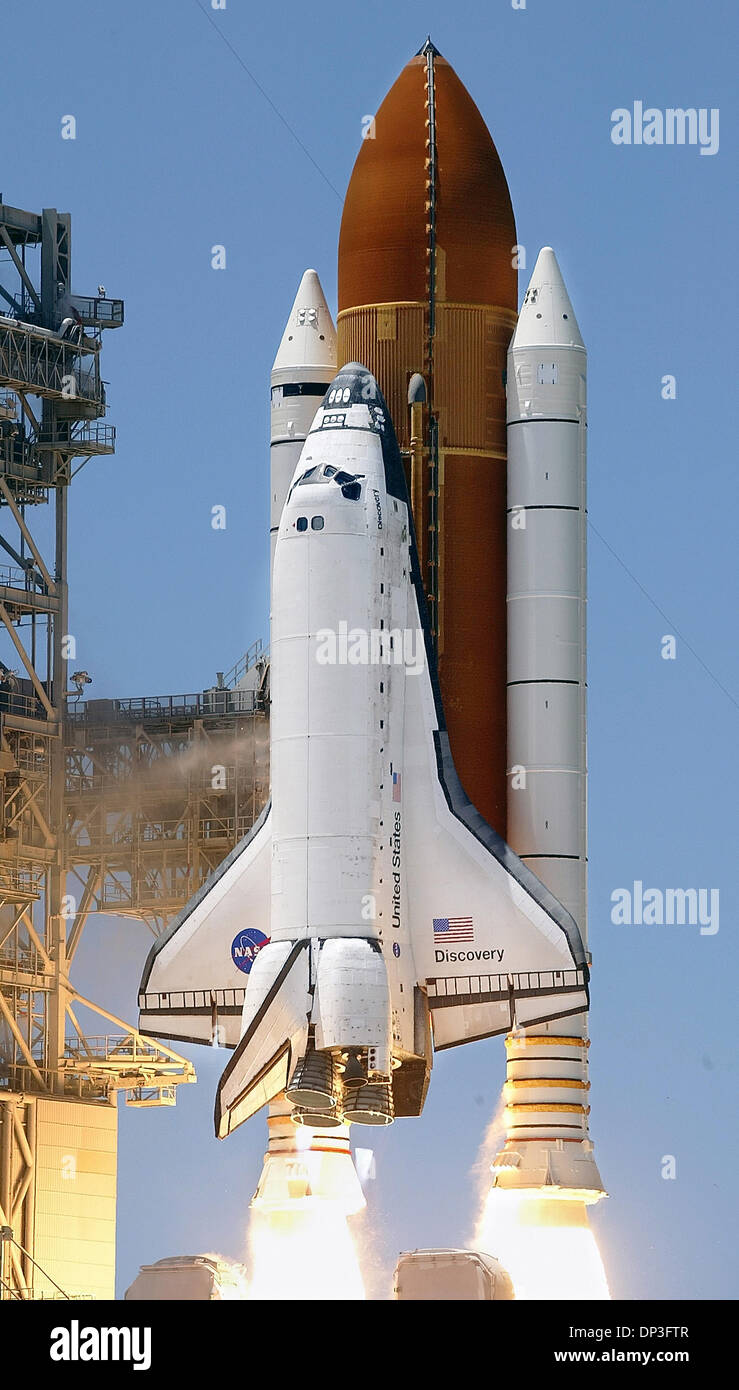 Jul 04, 2006; Cape Canaveral, FL, USA; Space shuttle Discovery take-off at  14:38, three days after the original launch date, Tuesday afternoon over  Kennedy Space Center. The space shuttle Discovery lifted off