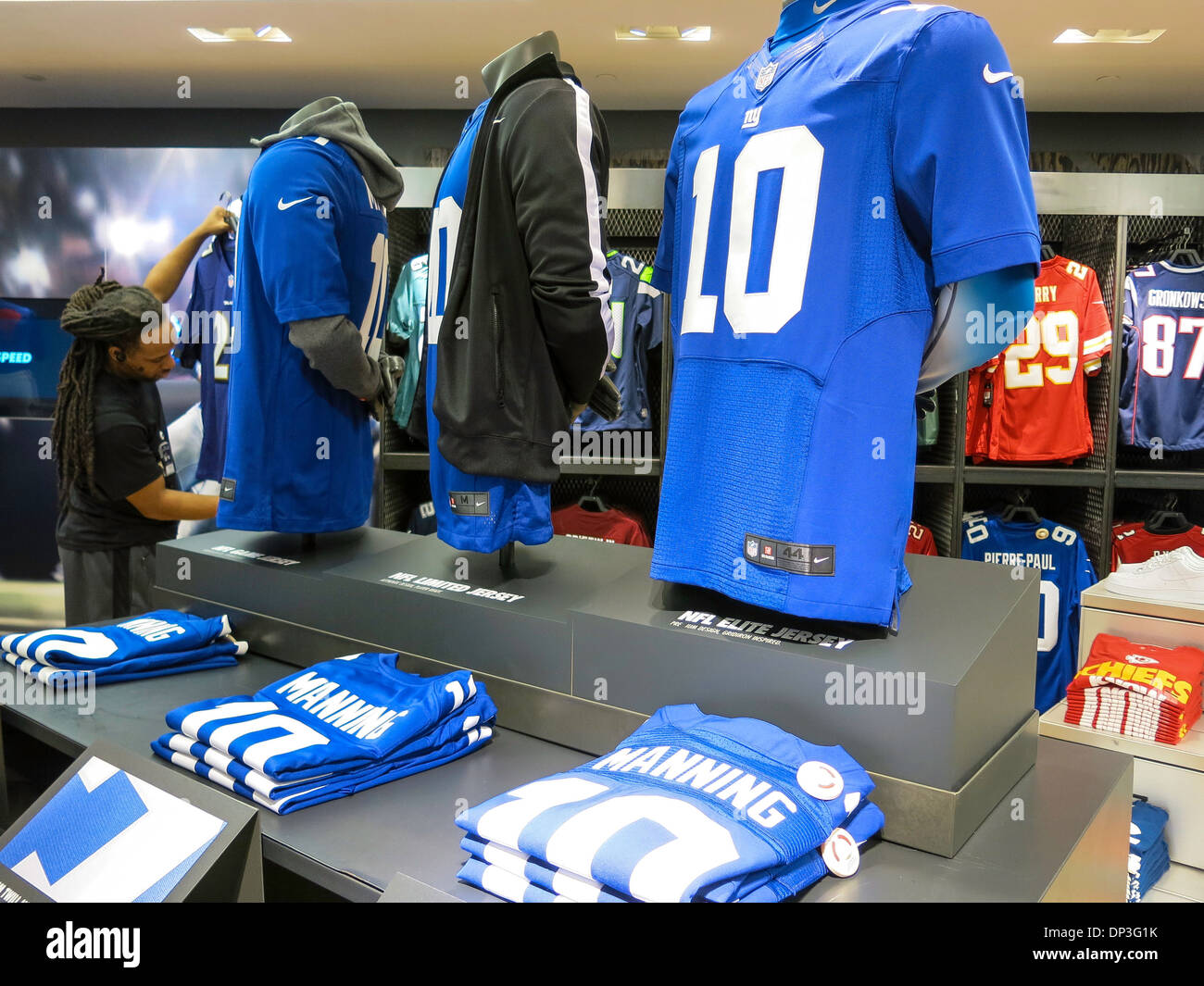 NFL SHOP AT DRAFT - CLOSED - 24 Photos - 1095 Ave, New York, New