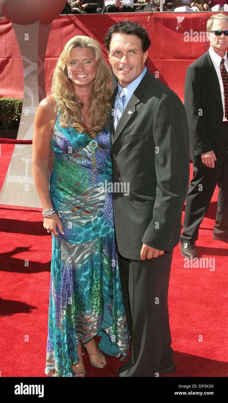 Doug flutie hires stock photography and images Alamy