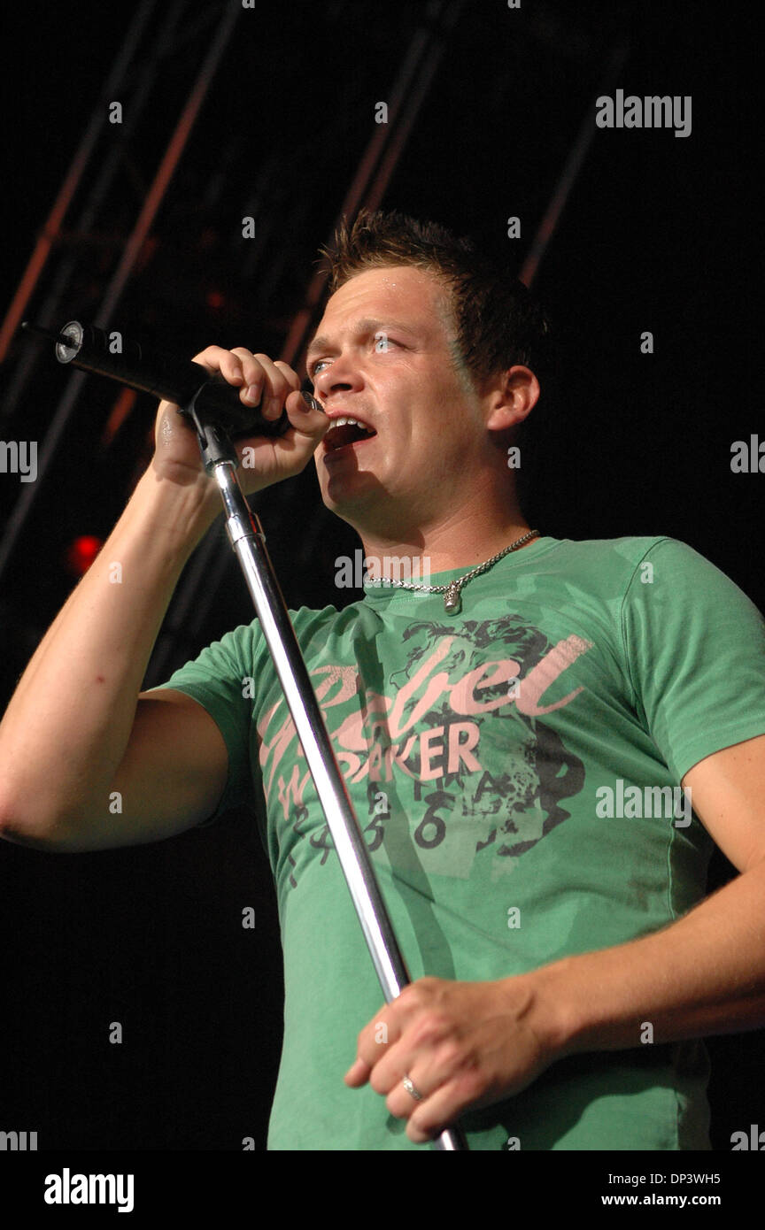 Jul 18 2006 Raleigh Nc Usa Singer Brad Arnold Of The Band 3