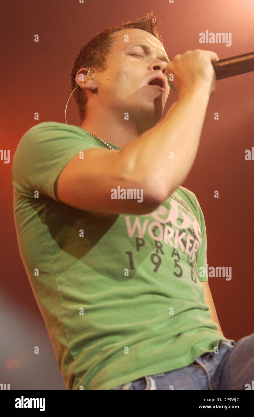 Jul 18 2006 Raleigh Nc Usa Singer Brad Arnold Of The Band 3
