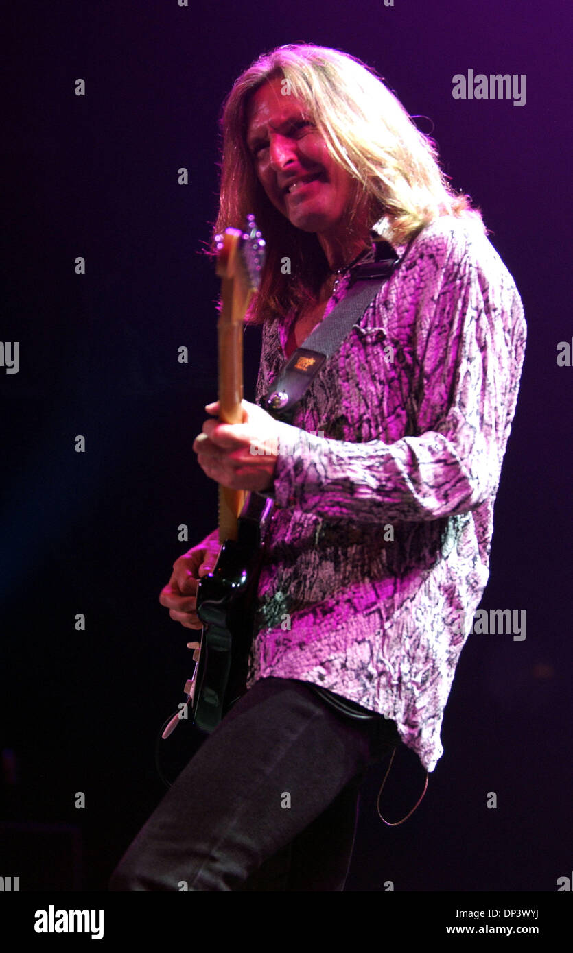 Jul 18, 2006; Raleigh, NC, USA; Musicians 3 Doors Down take time