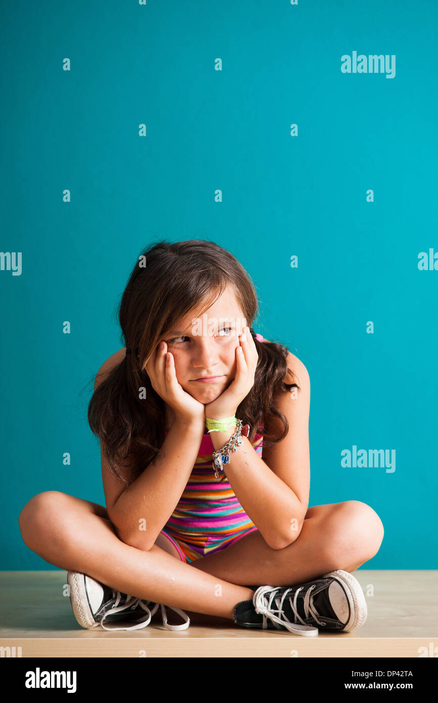Teen girl legs crossed floor hi-res stock photography and images - Alamy