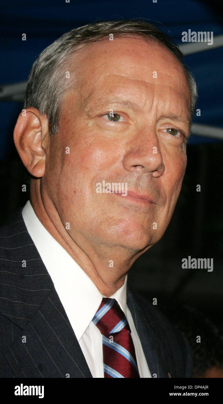 New york governor george pataki hi-res stock photography and images - Alamy