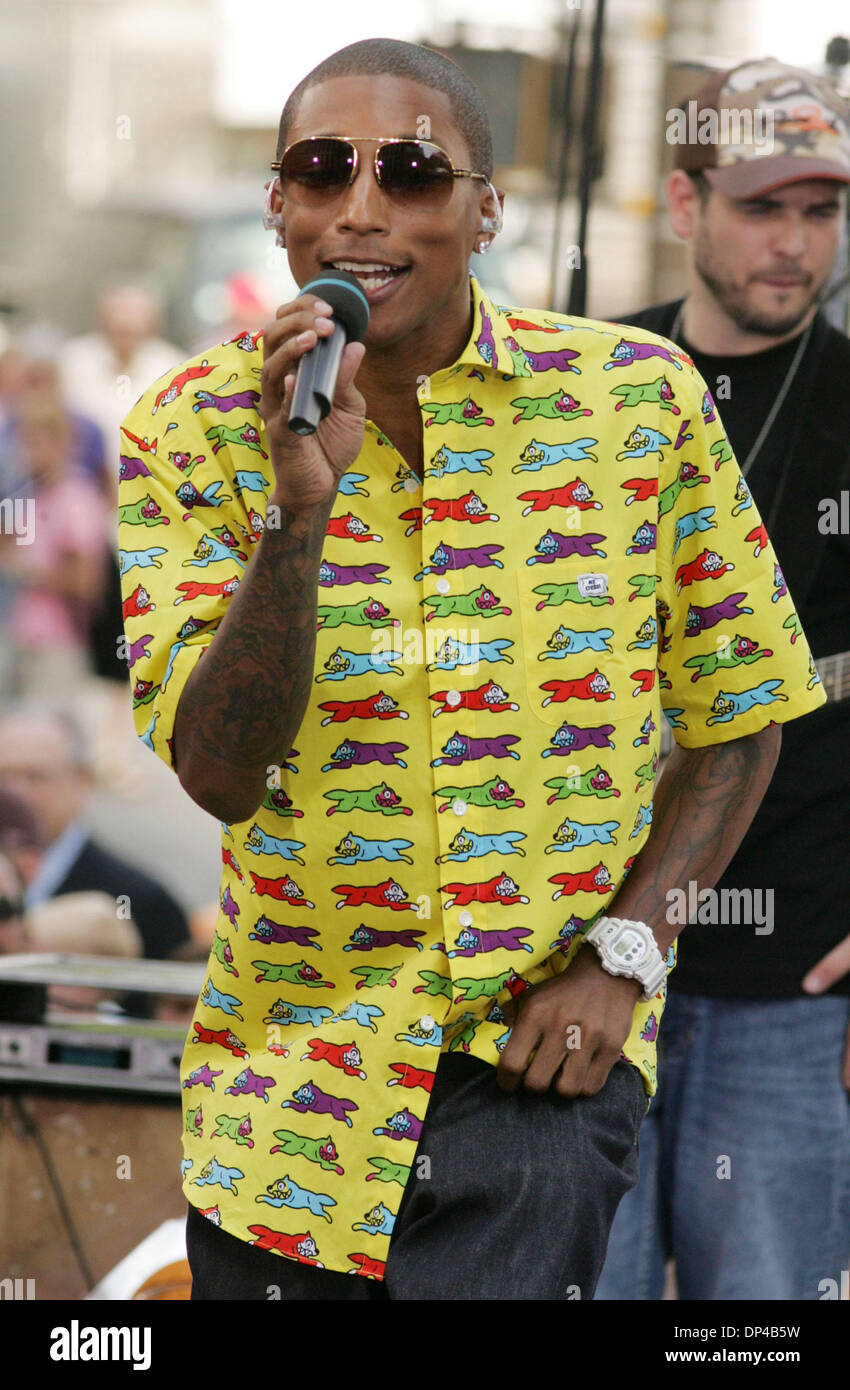 00's Pharrell Williams ビンテージ ポロシャツ USA製 Aug 04, 2006; New York, NY, USA; Hip hop artist PHARRELL WILLIAMS