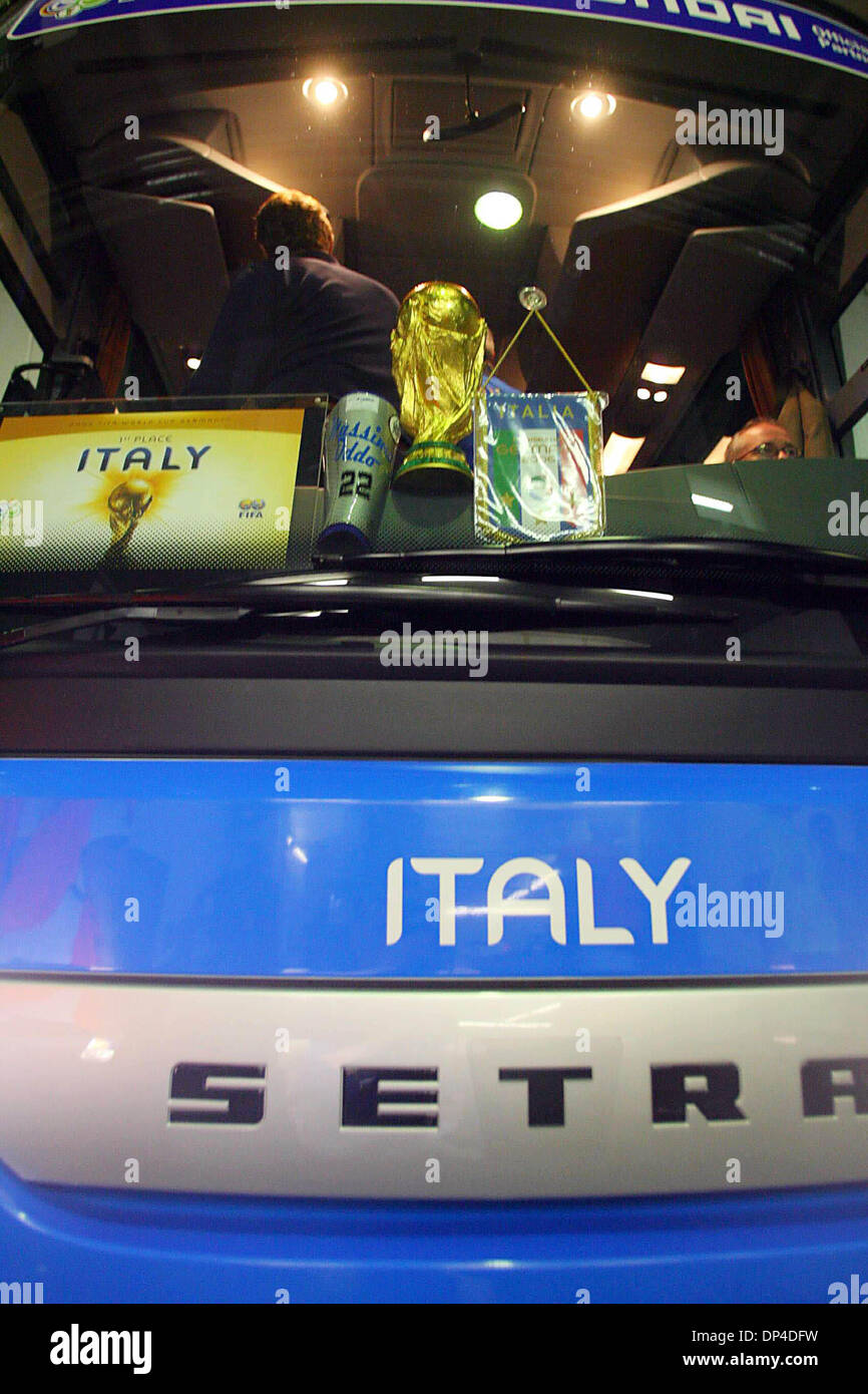 July 9, 2006 - World Cup Stadium, BERLIN, GERMANY - ITALIAN TEAM BUS.PREPAIRES TO LEAVE WITH WORLD CUJP TROPHY.ITALY V FRANCE..ITALIAN TEAM BUS.ITALY V FRANCE....OLYMPIC STADIUM, BERLIN GERMANY 07-09-2006.K48556.  -  PHOTOS(Credit Image: © Globe Photos/ZUMAPRESS.com) Stock Photo