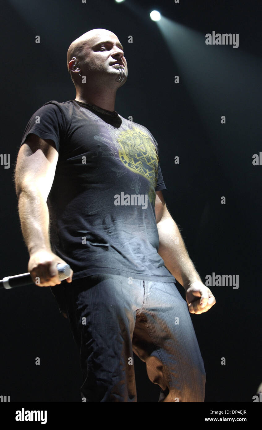 Aug 09, 2006; Raleigh, NC, USA; Singer DAVID DRAIMAN of the band ...
