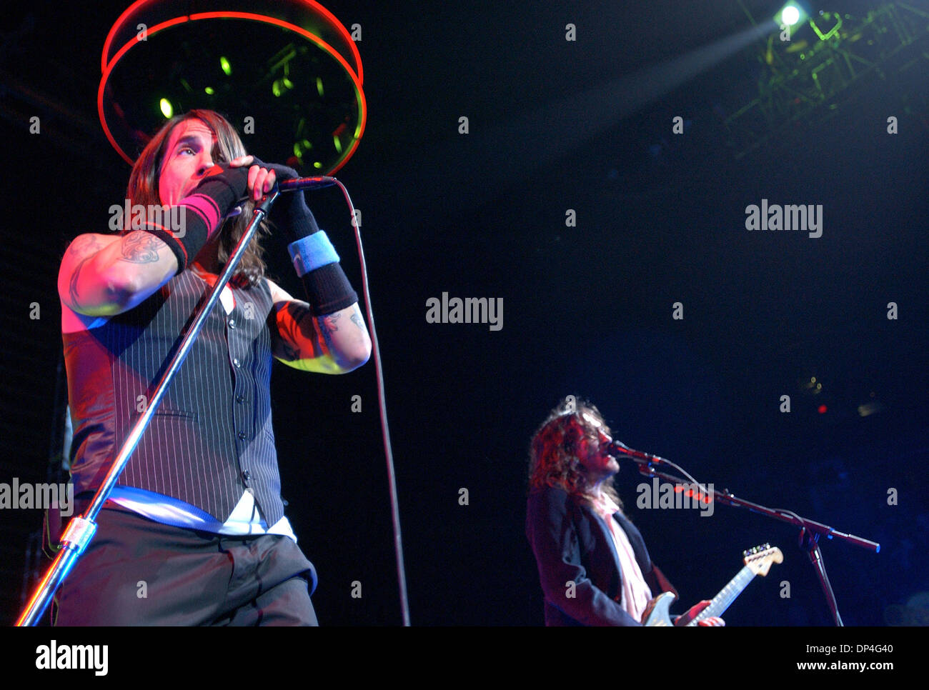 Aug 11, 2006; Portland, OR, USA; Red Hot Chili Pepper lead singer ANTHONY KIEDIS and musician/singer JOHN FRUSCIANTE during a concert in the Rose Garden Arena in Portland. The Red Hot Chili Peppers are touring in support of their recent album Stadium Arcadium. Mandatory Credit: Photo by Bill Putnam/ZUMA Press. (©) Copyright 2006 by Bill Putnam Stock Photo