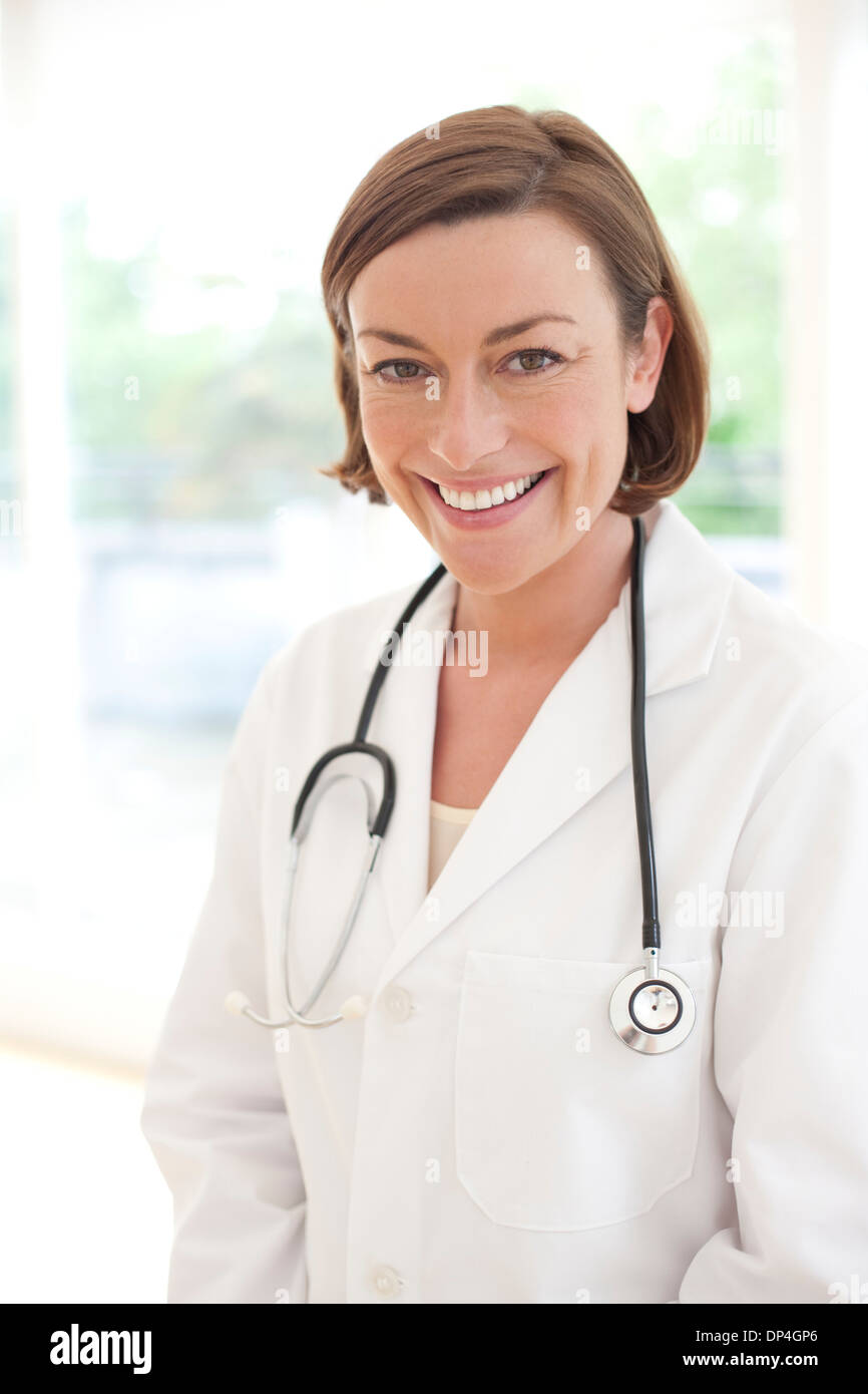 View doctor wearing white coat hi-res stock photography and images - Alamy