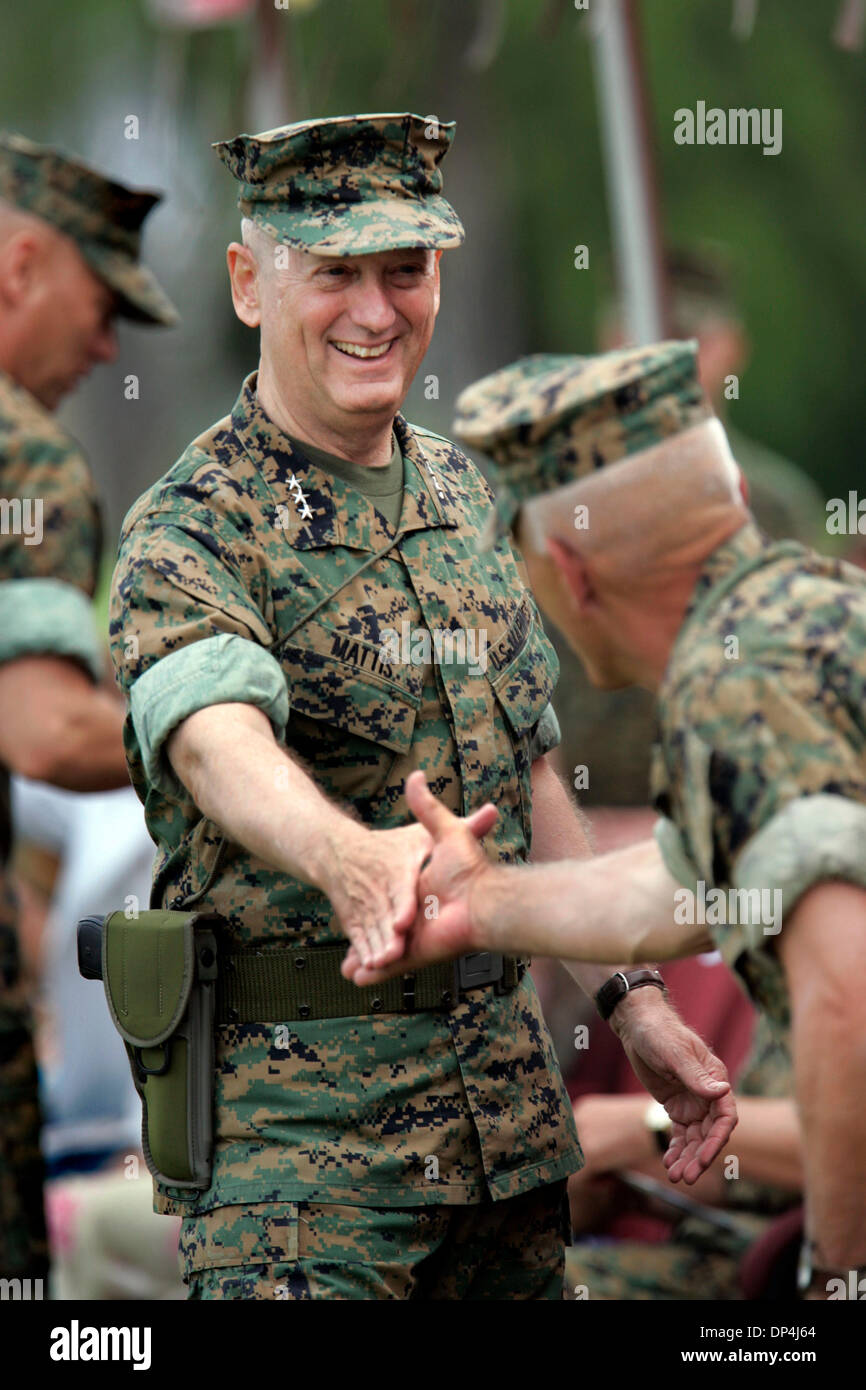 Aug 14, 2006; Oceanside, CA, USA; Lieutenant General JAMES N. MATTIS shakes hands with a friend before the start of a change-of-command ceremony in which MATTIS assumes command of U.S. Marine Corps Forces Central Command and the 1st Marine Expeditionary Force at Camp Pendleton Monday at Camp Pendleton.  Lieutenant General JOHN F. SATTLER handed over command in a passing of the flag Stock Photo